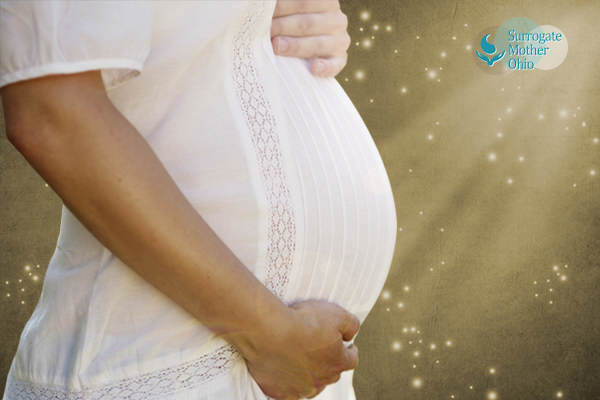 Learn the Pros and Cons of Surrogacy